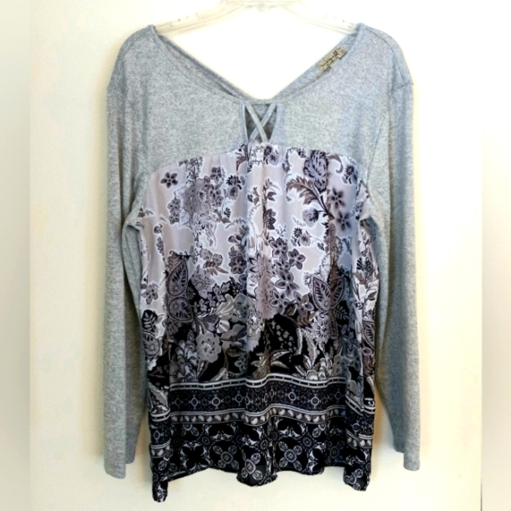 One World 2X knit woven long sleeve gray & black floral criss- cross top